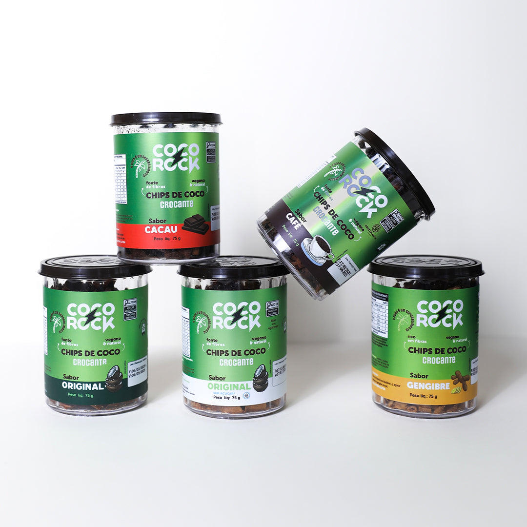Cinco potes de chips de coco crocante nos sabores tradicional, cacau, sem açúcar, café e gengibre.